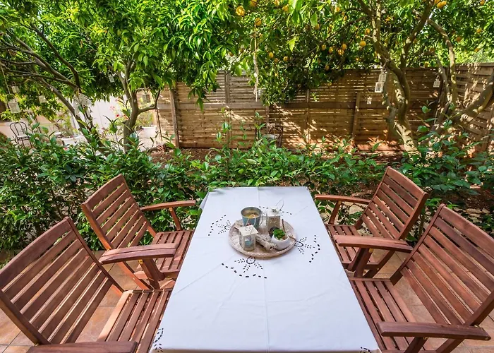 Averta * Lefkada City